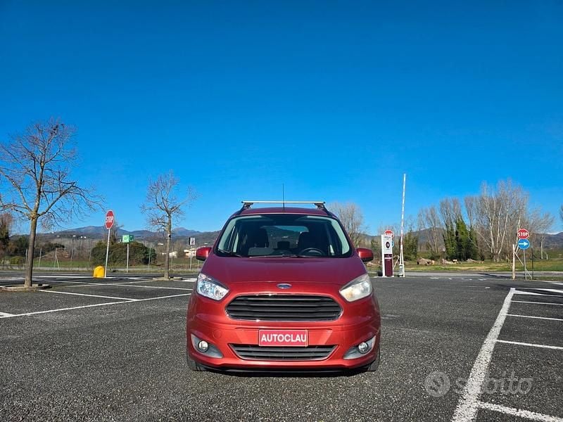 Usata Ford Tourneo Courier 95 CV (69 kW) 2015 Rosso Monovolume