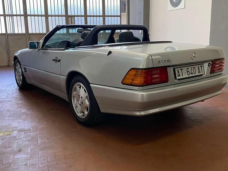 Usata Mercedes SL320 231 CV (169 kW) 1996 Argento Cabrio