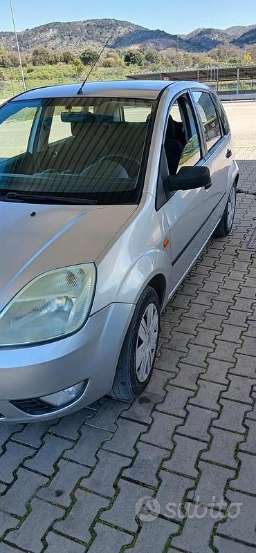 Usata Ford Fiesta 75 CV (55 kW) 2005 Utilitaria