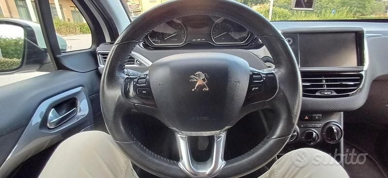 Usata Peugeot 2008 Active 99 CV (72 kW) 2016 Bianco SUV