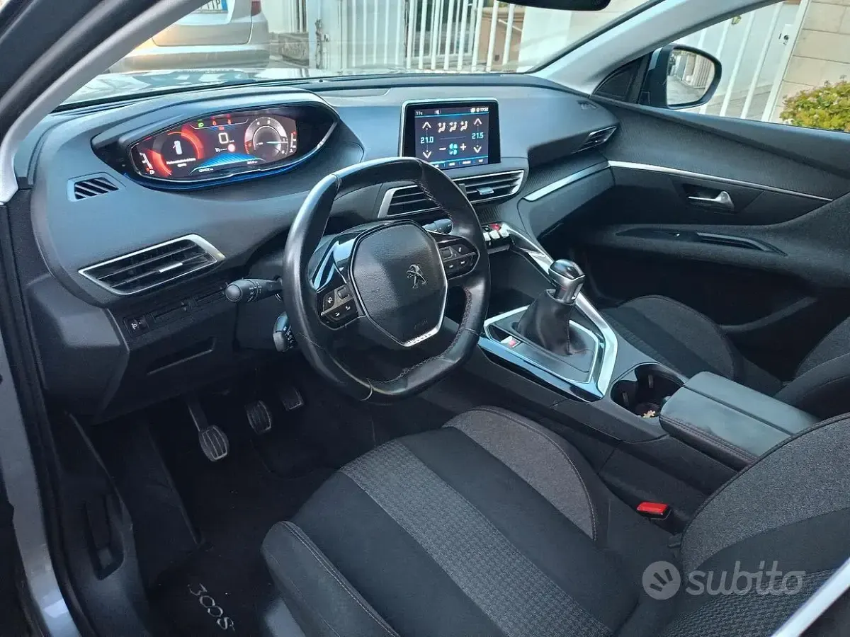 Usata Peugeot 3008 120 CV (88 kW) 2017 Grigio SUV