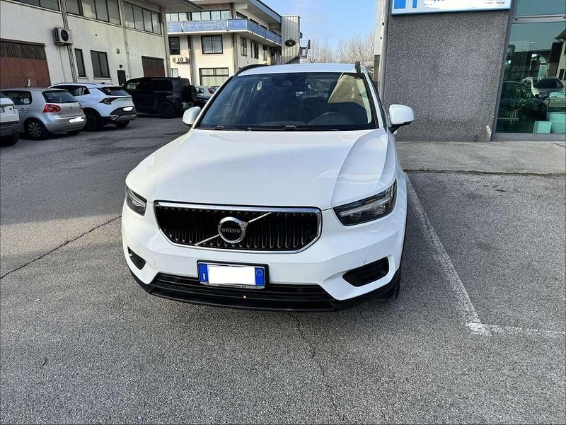 Usata Volvo XC40 Momentum 129 CV (94 kW) 2021 Bianco SUV
