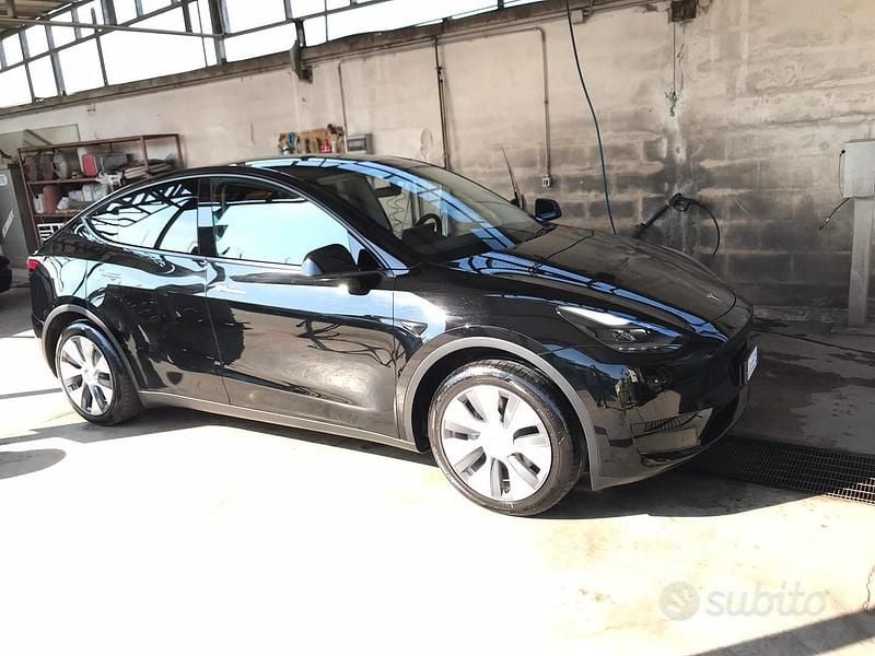 Usata Tesla Model Y 219 kW (299 CV) 2024 Nero SUV