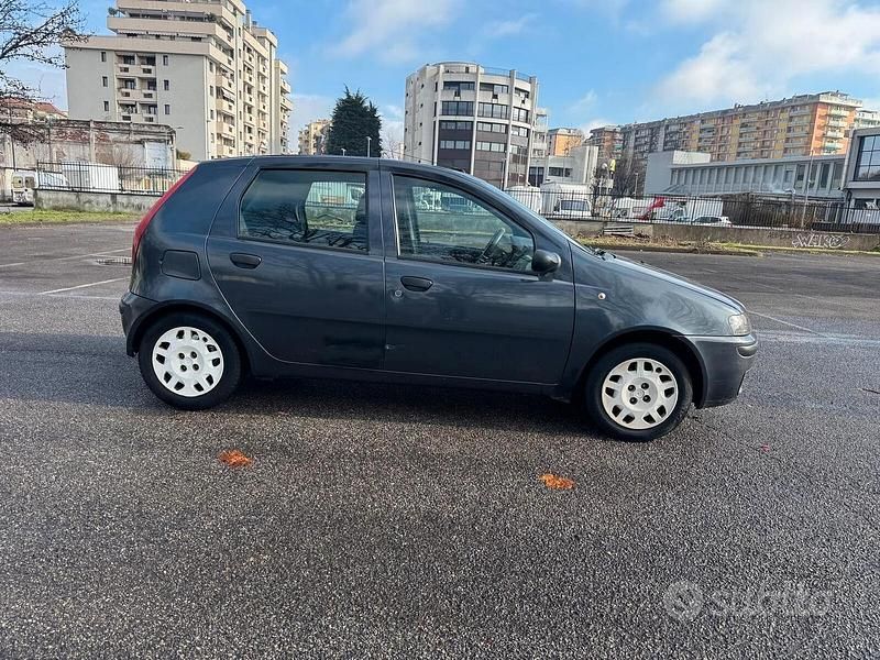 Usata Fiat Punto 60 CV (44 kW) 2001 Grigio Berlina