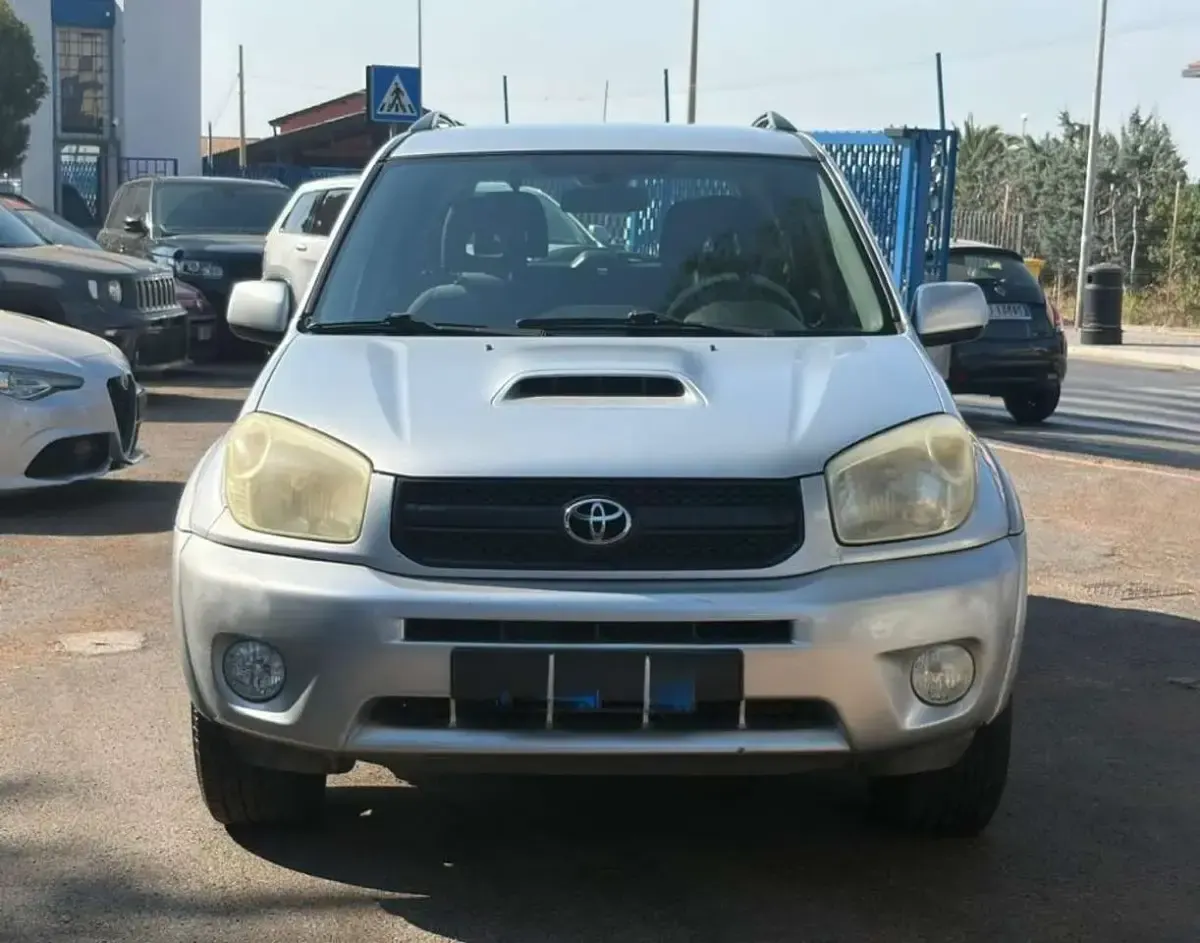 Usata Toyota RAV4 116 CV (85 kW) 2004 Grigio SUV