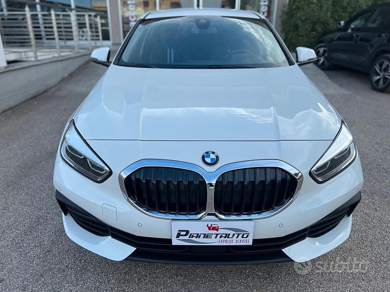 Usata BMW 116 Sport Line 116 CV (85 kW) 2022 Bianco Utilitaria