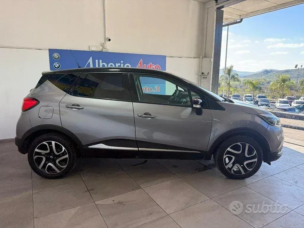 Usata Renault Captur 90 CV (66 kW) 2016 Grigio SUV