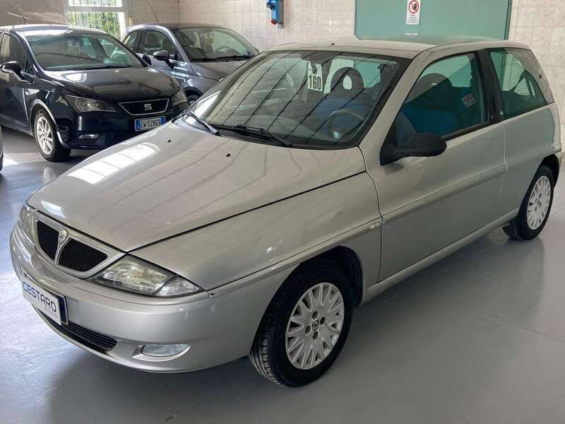 Argento Usata 2002 Lancia Ypsilon Due volumi | 1800 € (Buon prezzo) - Immagine 1/4