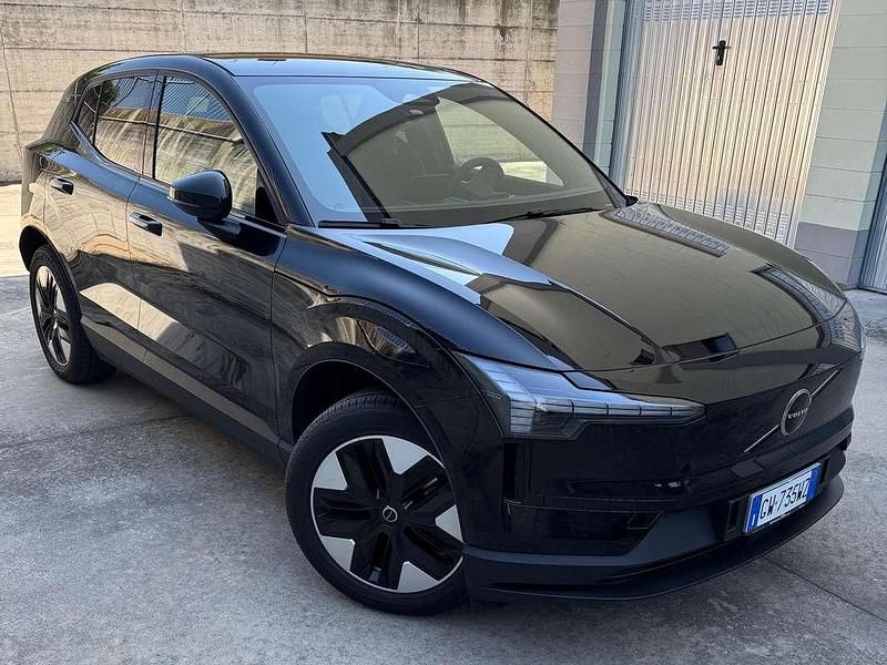 Usata Volvo EX30 Core 75 kW (102 CV) 2024 Nero SUV