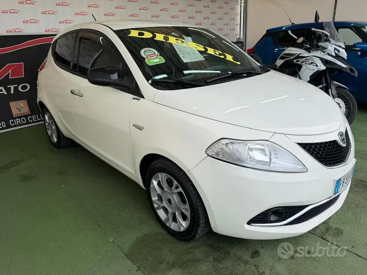Usata Lancia Ypsilon 95 CV (69 kW) 2015 Bianco Utilitaria