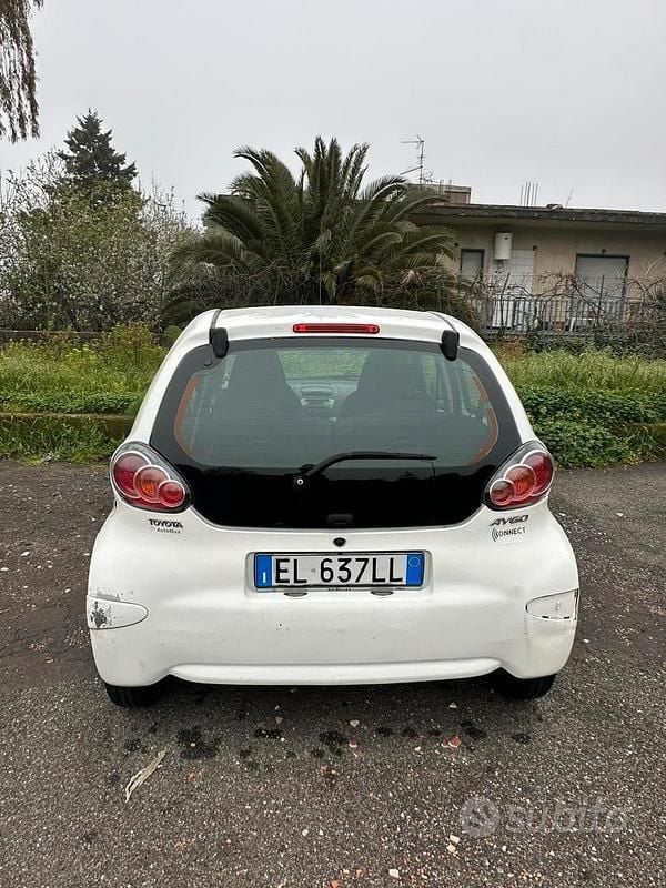 Usata Toyota Aygo Connect Style 72 CV (52 kW) 2012 Bianco Utilitaria