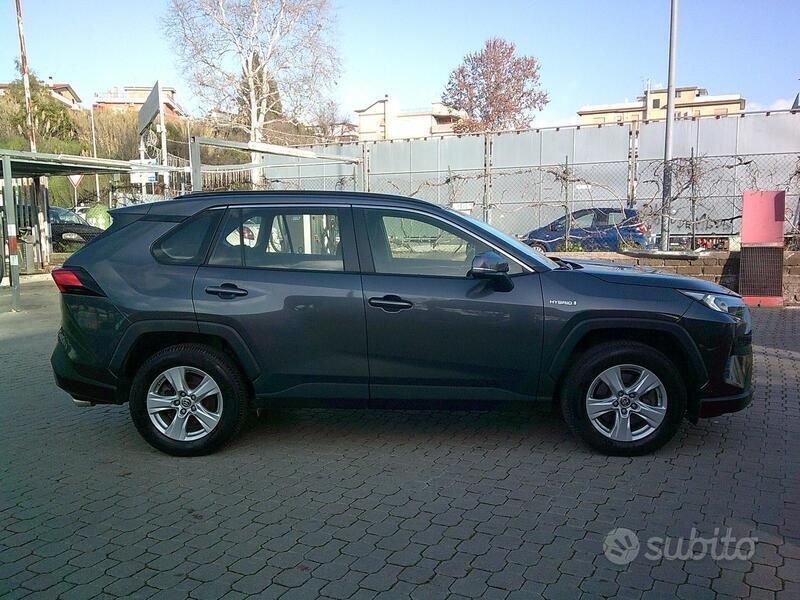 Usata Toyota RAV4 Hybrid Business Edition 218 CV (160 kW) 2020 Grigio SUV