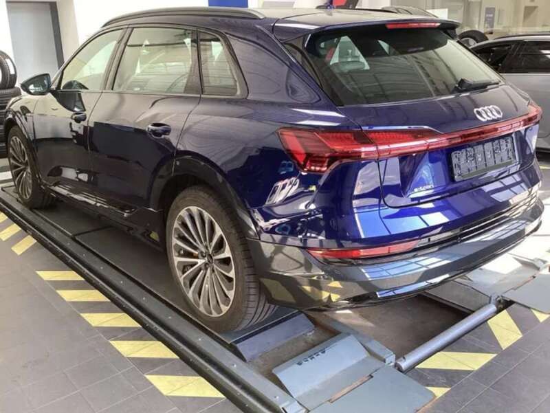 Usata Audi e-tron Business 158 kW (215 CV) 2022 Blu/azzurro SUV