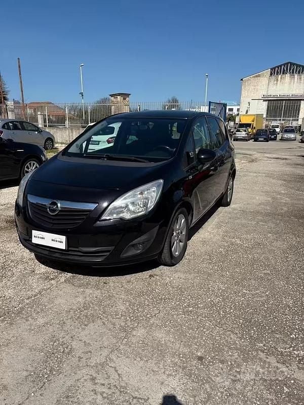 Usata Opel Meriva 100 CV (73 kW) 2011 Nero Monovolume