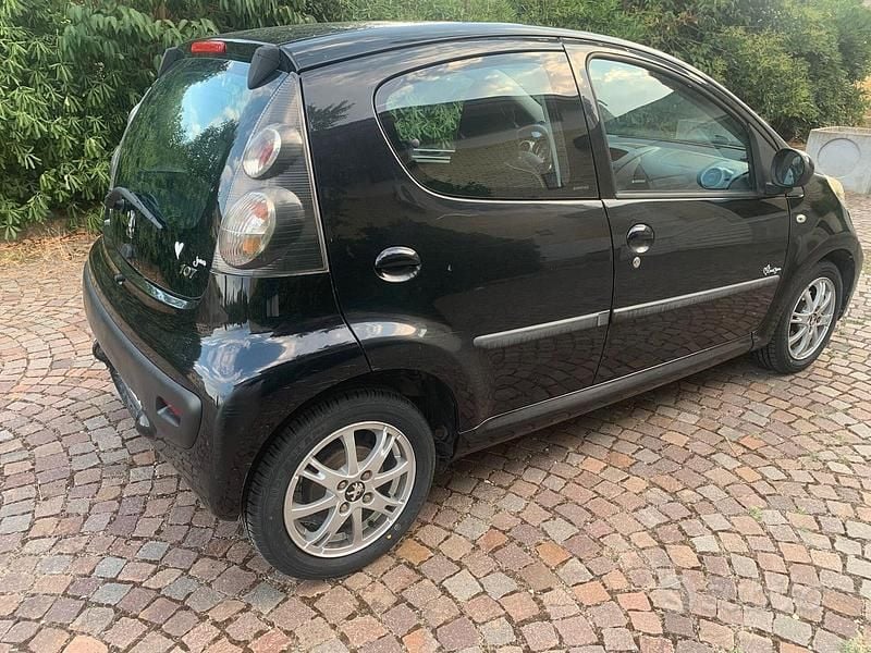 Usata Peugeot 107 68 CV (50 kW) 2011 Nero Utilitaria