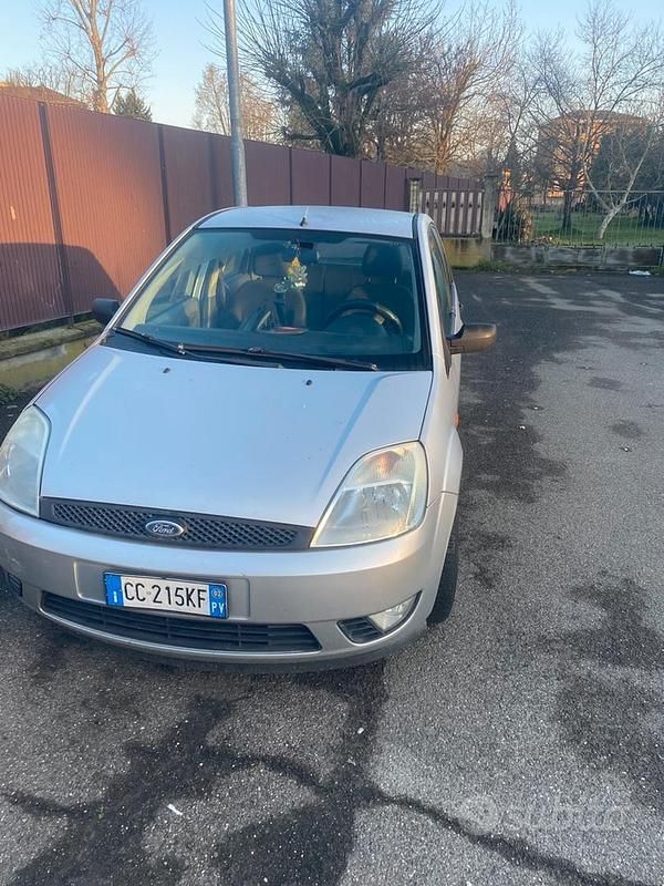 Usata Ford Fiesta Ghia 80 CV (58 kW) 2002 Utilitaria