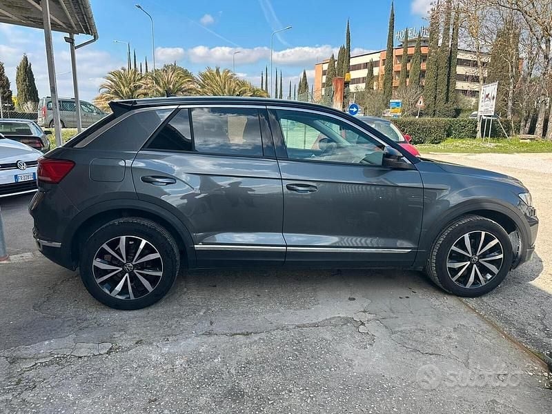 Usata VW T-Roc Business 110 CV (80 kW) 2021 Grigio SUV