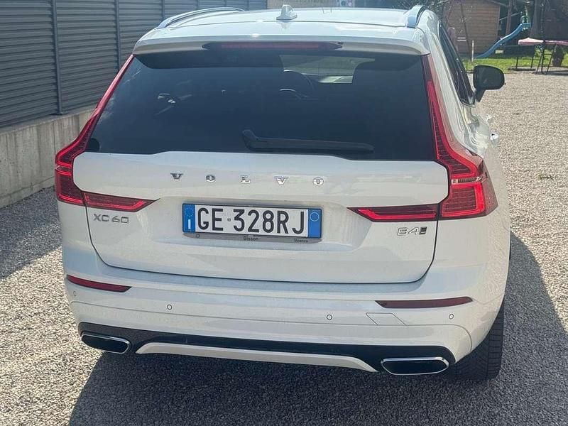 Usata Volvo XC60 R-Design 197 CV (144 kW) 2021 Bianco SUV