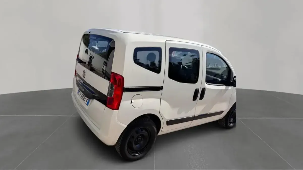 Usata Fiat Qubo Lounge 69 CV (50 kW) 2018 Bianco Monovolume