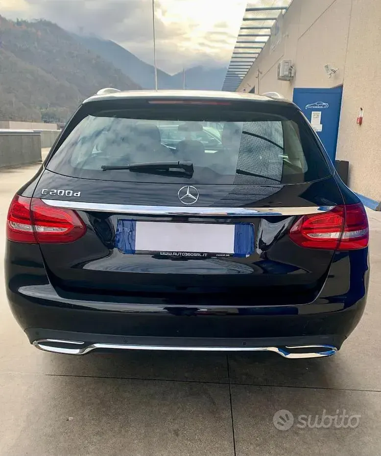 Usata Mercedes C200 136 CV (100 kW) 2015 Nero metallizzato Station wagon