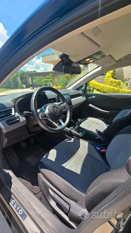 Usata Renault Clio V 101 CV (74 kW) 2023 Nero Berlina