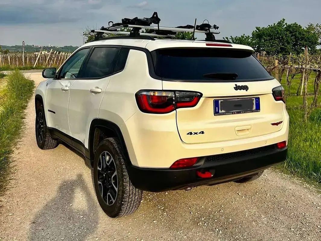 Usata Jeep Compass Trailhawk 170 CV (125 kW) 2018 Bianco SUV