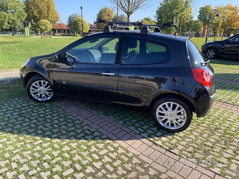 Usata Renault Clio II LE 75 CV (55 kW) 2008 Nero Utilitaria