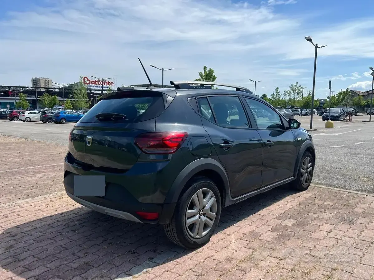 Usata Dacia Sandero Comfort 101 CV (74 kW) 2021 Grigio Berlina