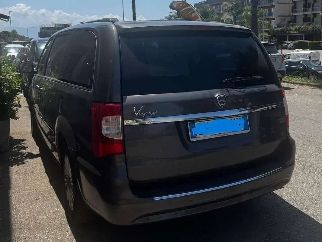 Usata Lancia Voyager Platinum 177 CV (130 kW) 2015 Marrone Monovolume