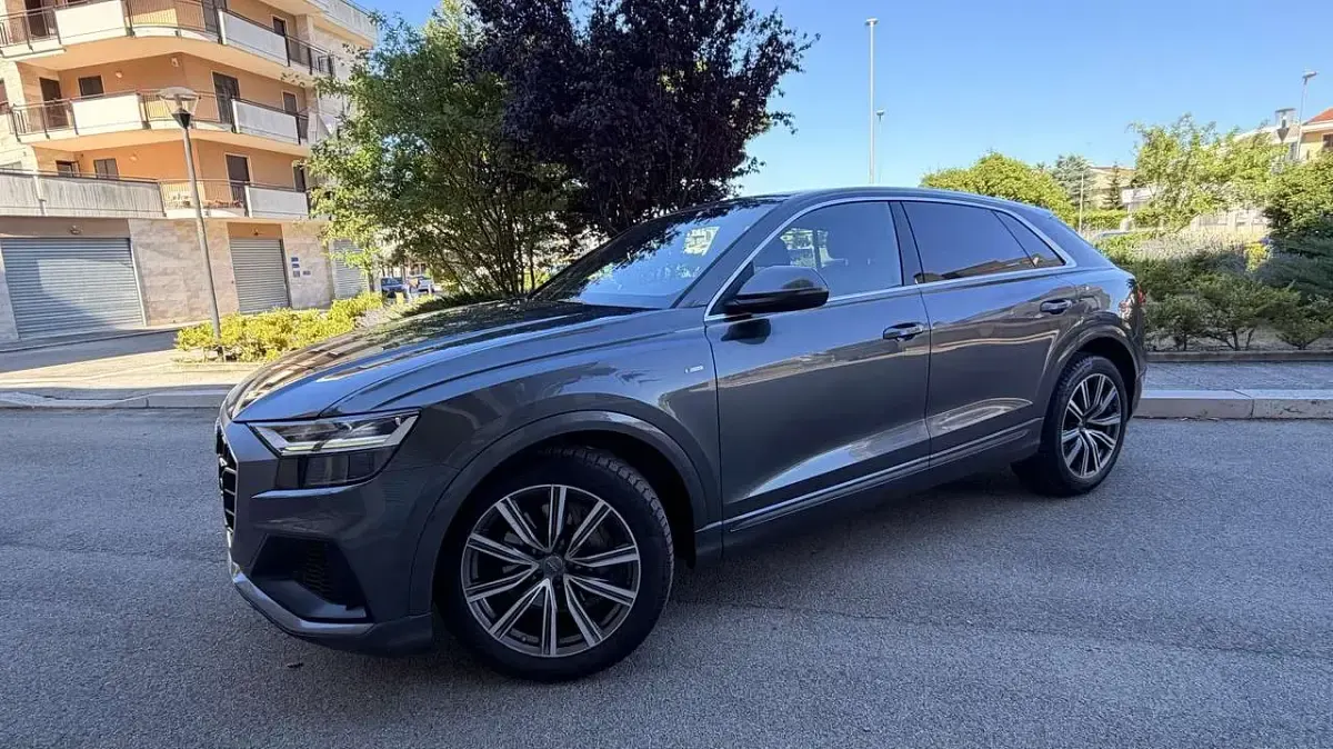 Usata Audi Q8 S-Line 286 CV (210 kW) 2019 Grigio daytona SUV