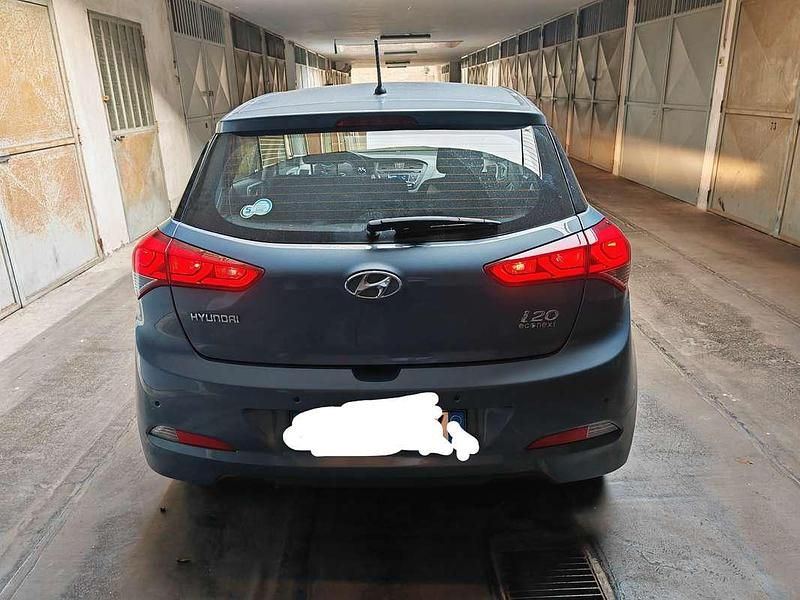 Usata Hyundai i20 Comfort 83 CV (61 kW) 2015 Utilitaria