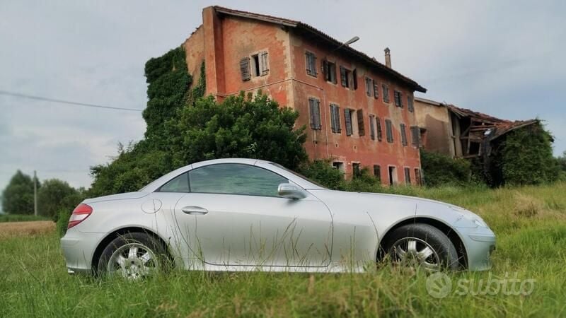 Usata Mercedes SLK200 163 CV (119 kW) 2006 Argento Cabrio