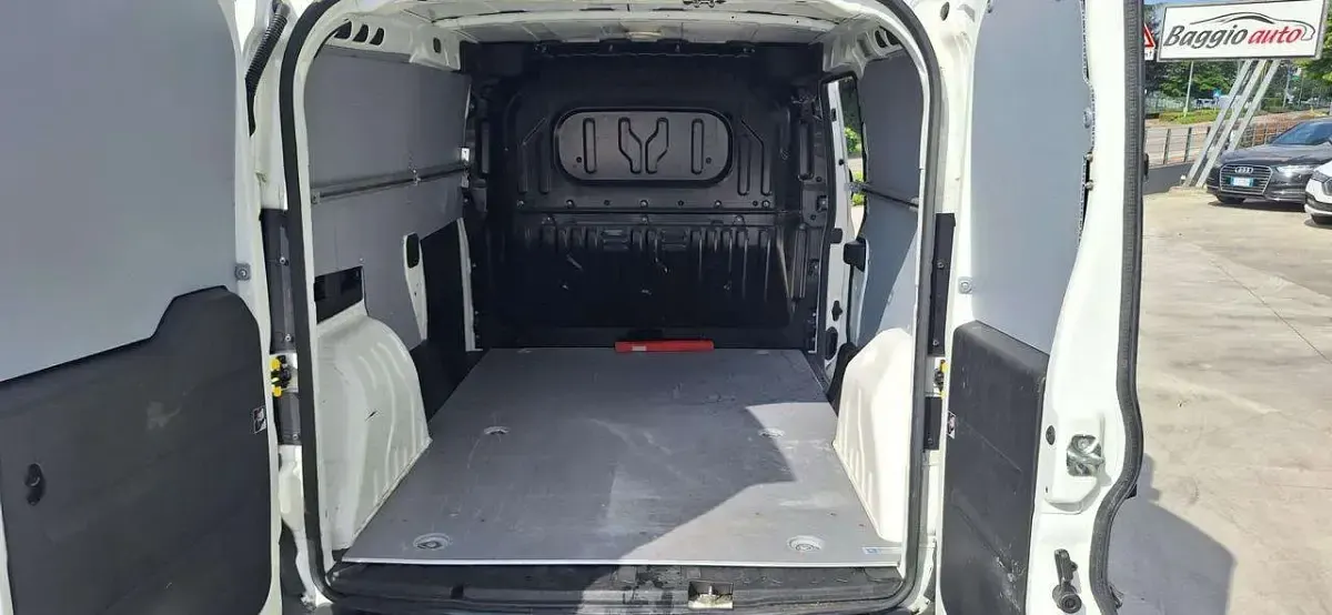 Usata Fiat Doblò 120 CV (88 kW) 2018 Bianco pastello Monovolume
