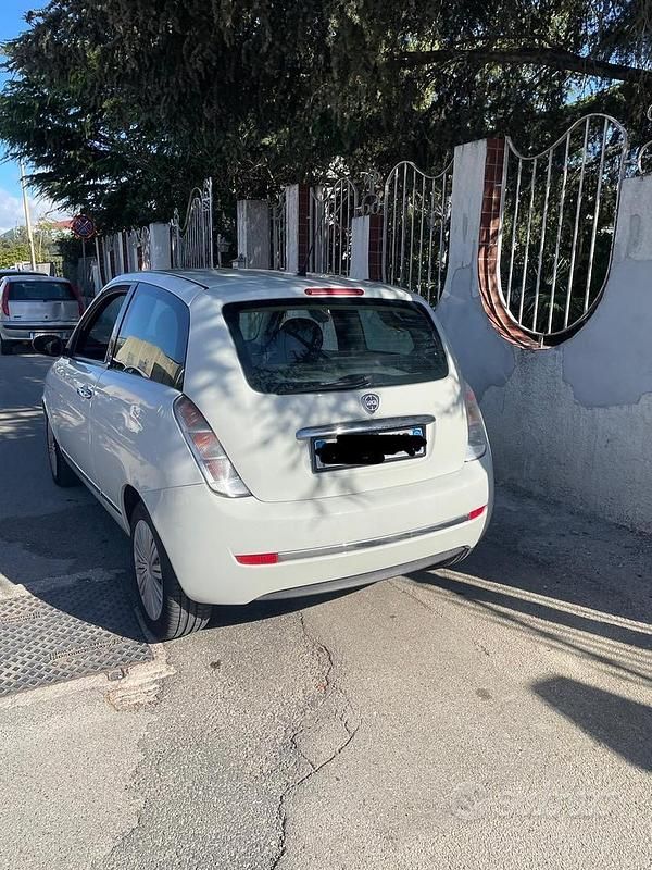 Usata Lancia Ypsilon 77 CV (56 kW) 2009 Bianco Utilitaria
