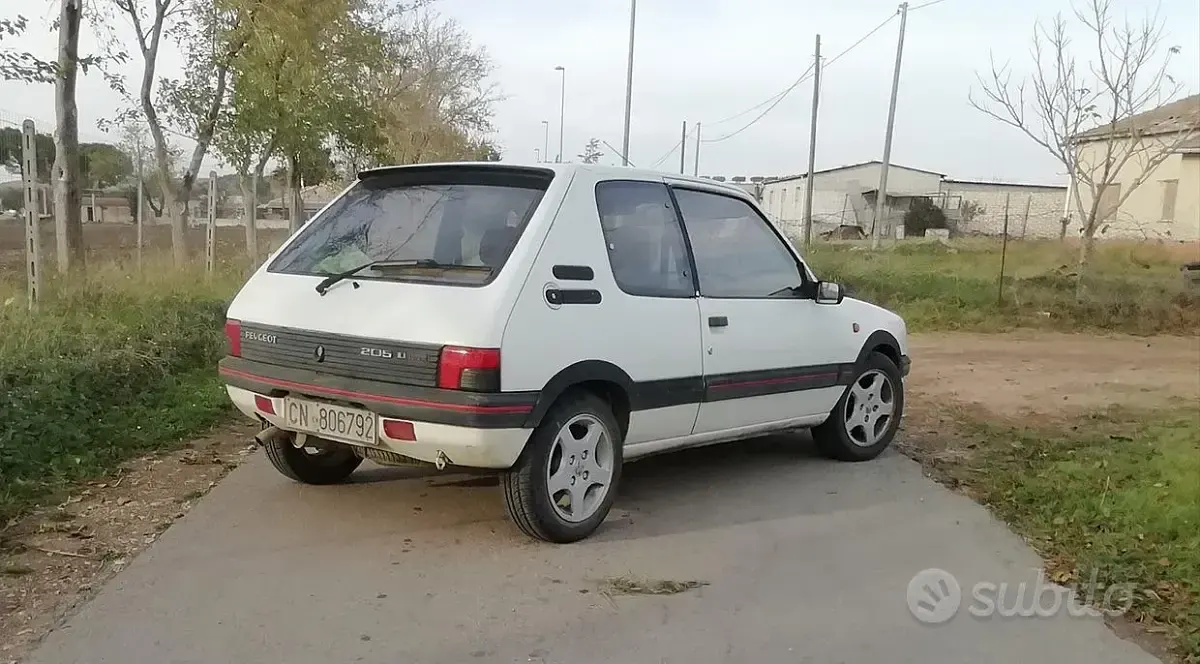 Usata Peugeot 205 78 CV (57 kW) 1991 Bianco Berlina