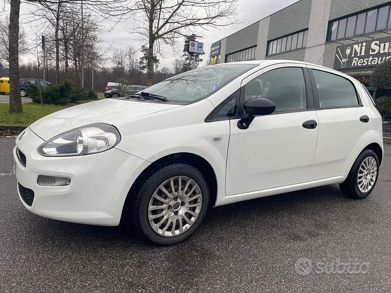 Bianco Usata 2013 Fiat Punto Tre volumi | 1990 € (Super prezzo) - Immagine 1/4