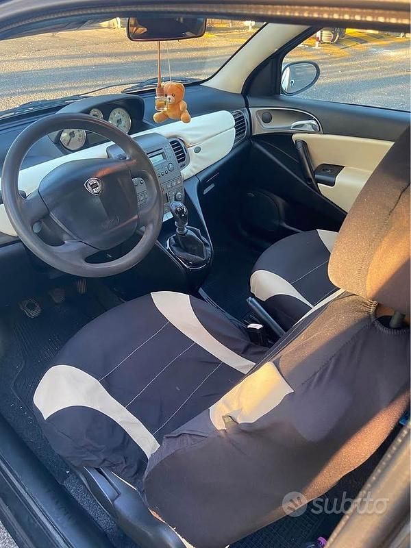 Usata Lancia Ypsilon 80 CV (58 kW) 2005 Nero Utilitaria