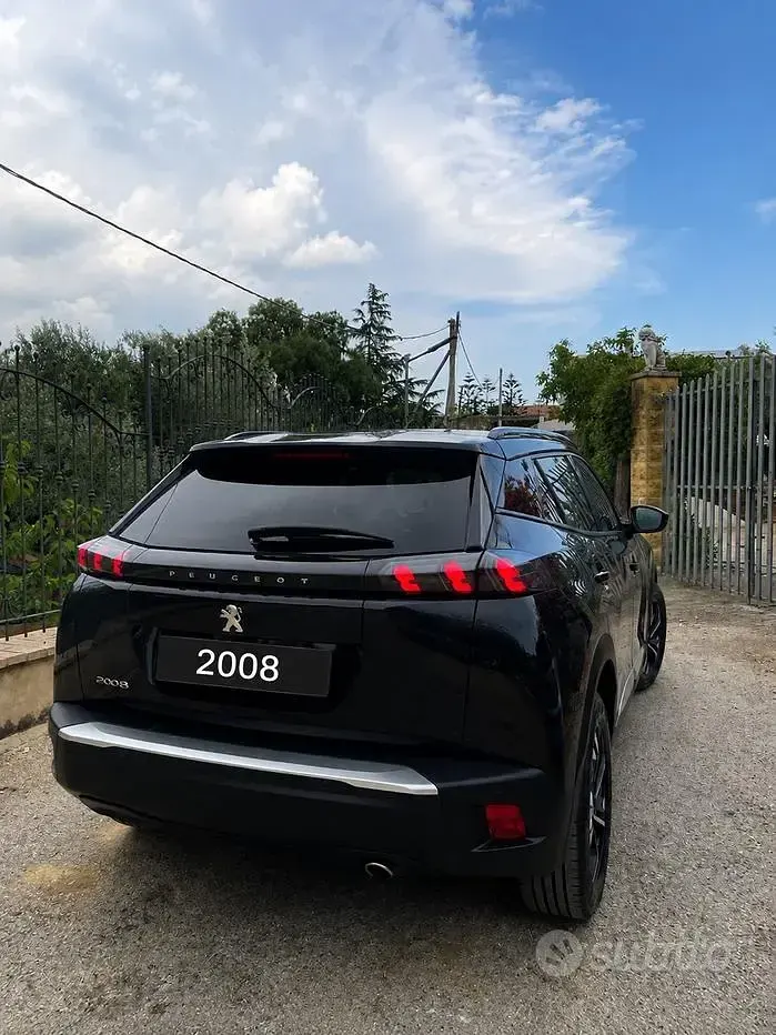 Usata Peugeot 2008 Allure 110 CV (80 kW) 2021 Nero SUV