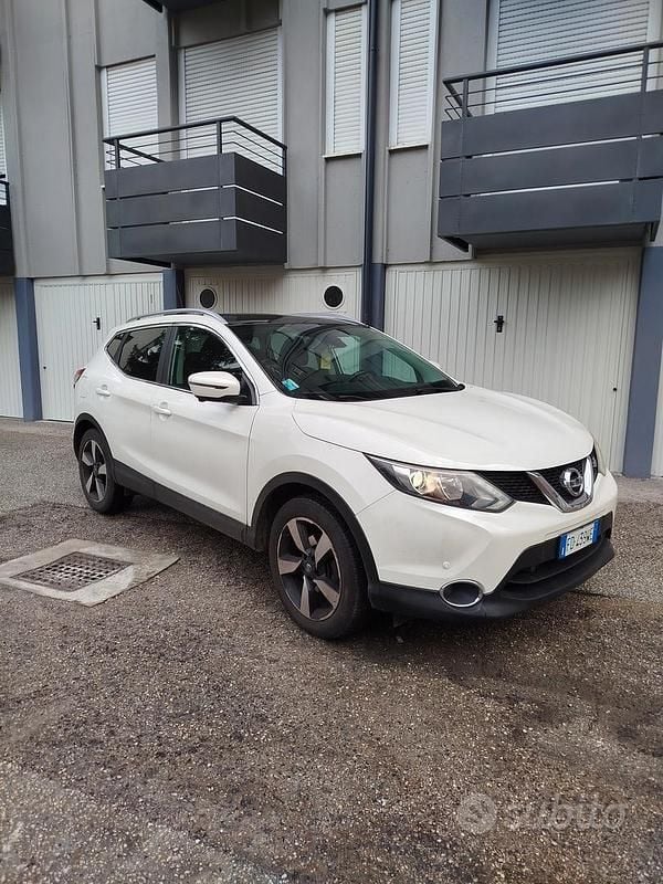Usata Nissan Qashqai 130 CV (95 kW) 2016 Bianco SUV