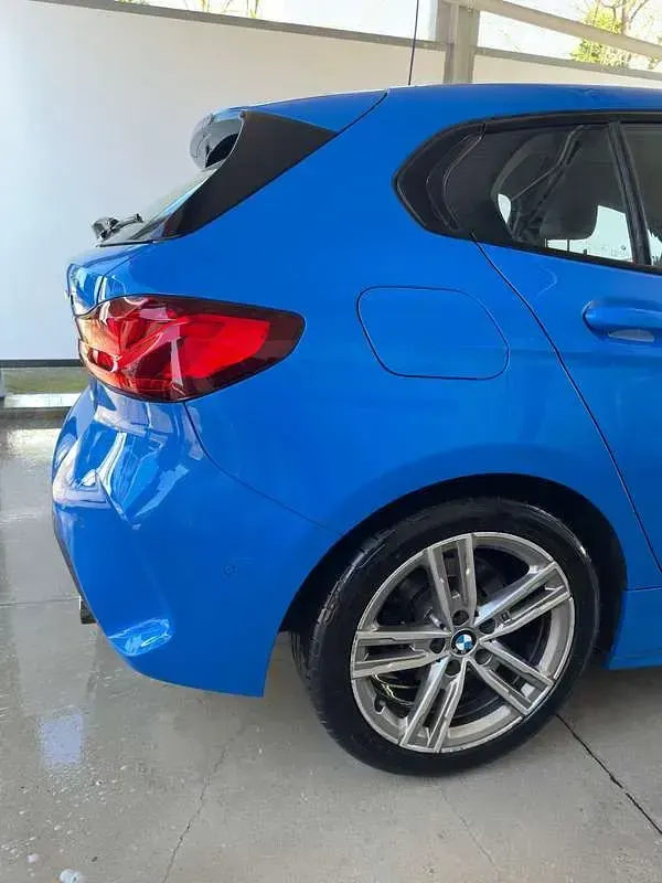 Usata BMW 118 M Sport 150 CV (110 kW) 2021 Blu/azzurro Utilitaria