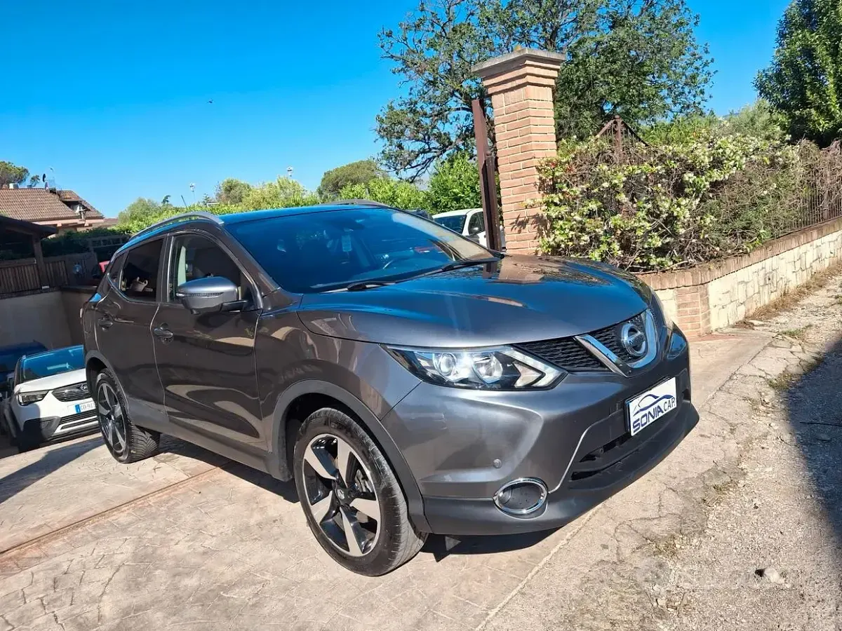 Usata Nissan Qashqai Tekna 131 CV (96 kW) 2015 Grigio SUV