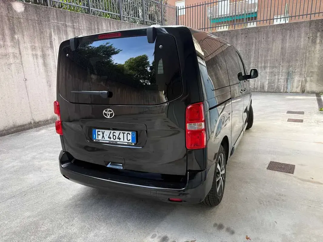 Usata Toyota Proace Luxury 150 CV (110 kW) 2019 Nero Monovolume