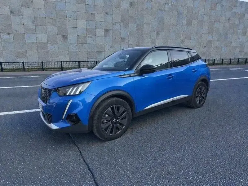 Usata Peugeot e-2008 Allure 99 kW (135 CV) 2021 Blu SUV