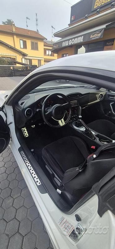 Usata Toyota GT86 GT 200 CV (147 kW) 2013 Bianco Coupé