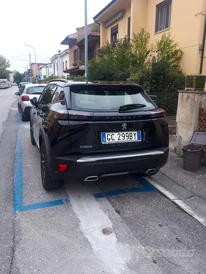 Usata Peugeot 2008 Allure 131 CV (96 kW) 2020 Nero SUV
