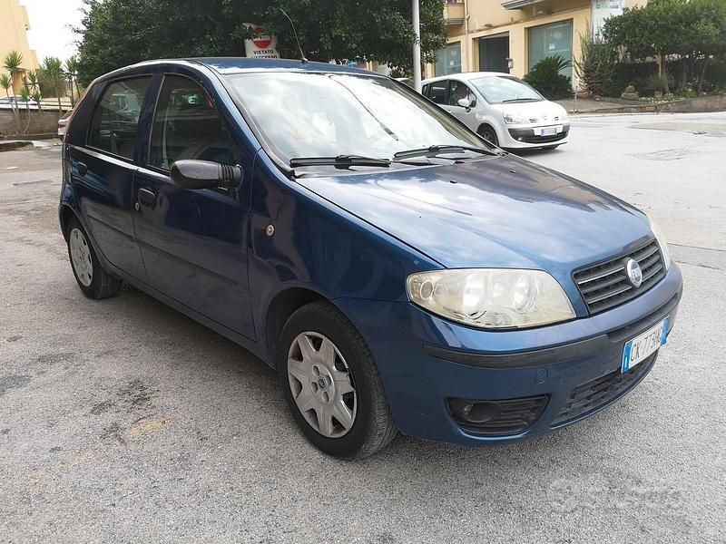 Usata Fiat Punto Dynamic 60 CV (44 kW) 2003 Blu Utilitaria