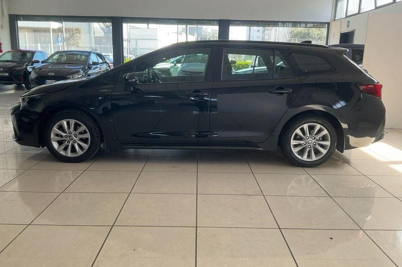 Usata Toyota Corolla Active 140 CV (102 kW) 2024 Nero Station wagon
