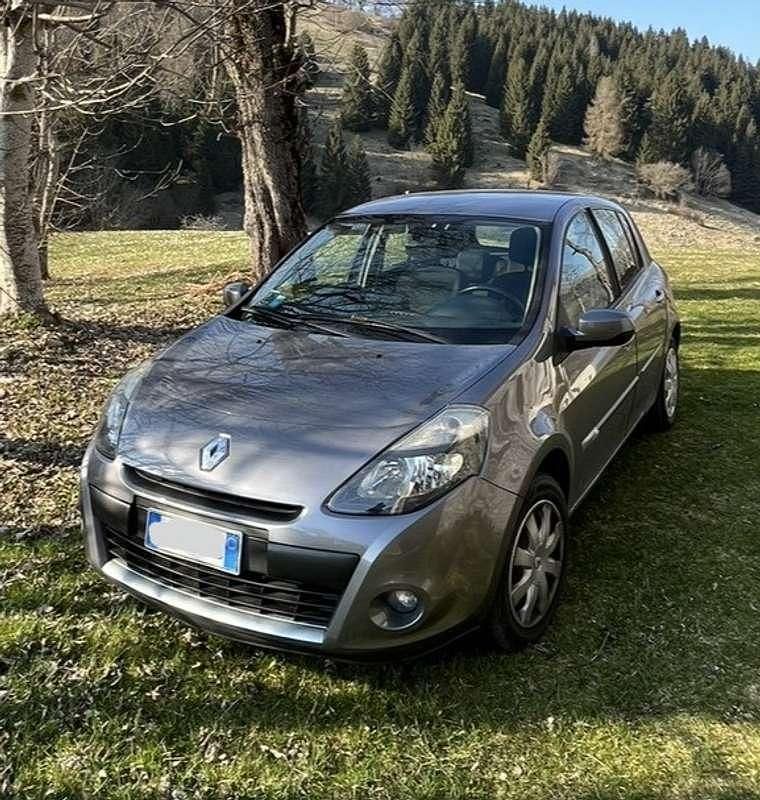 Usata Renault Clio II Dynamique 75 CV (55 kW) 2009 Grigio Berlina