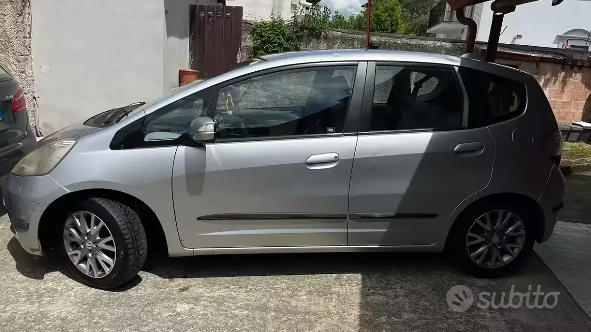 Usata Honda Jazz 99 CV (72 kW) 2010 Grigio Utilitaria