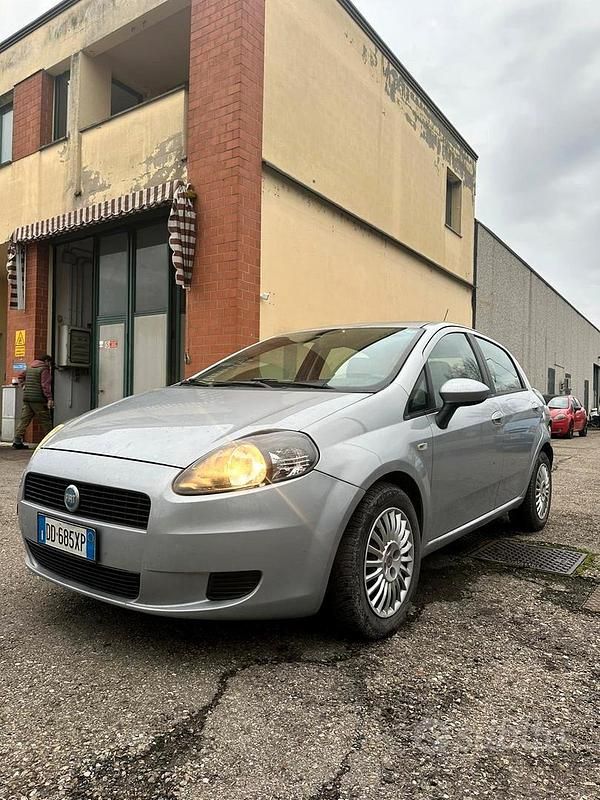 Grigio Usata 2007 Fiat Punto Due volumi | 2500 € - Immagine 1/4